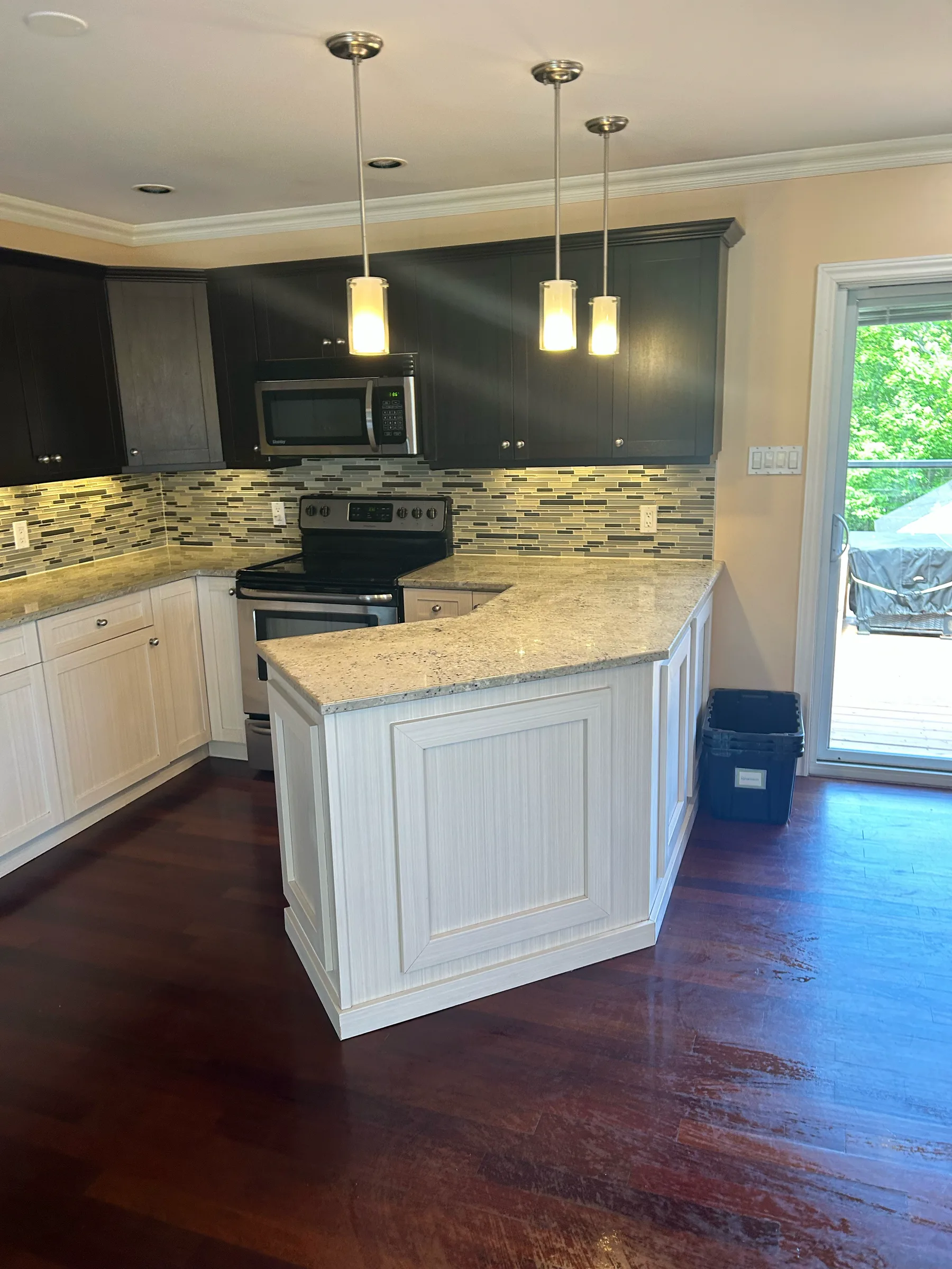 Two-tone kitchen island and cabinets